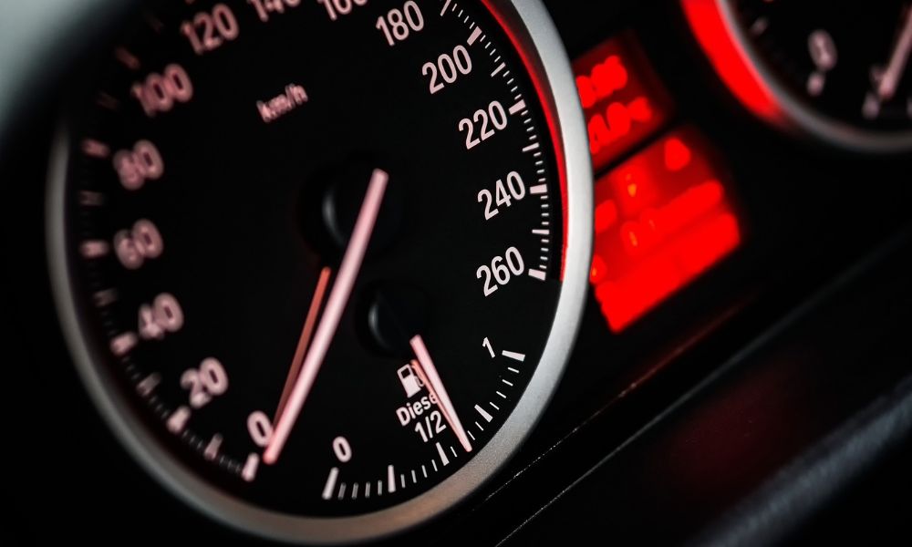 ¿Puedo conducir un coche que no está a mi nombre?